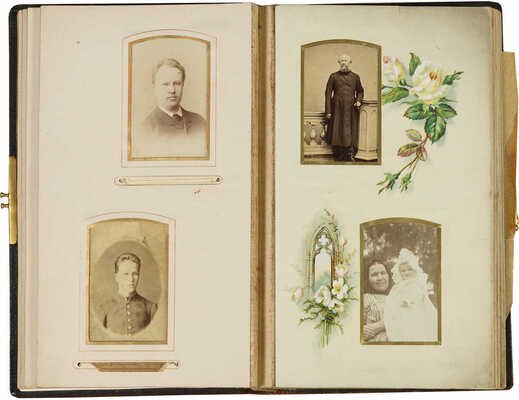 Семейный альбом фотографий из архива художника Анатолия Алексеевича Толоконникова. Всего 42 фотографии конца XIX 